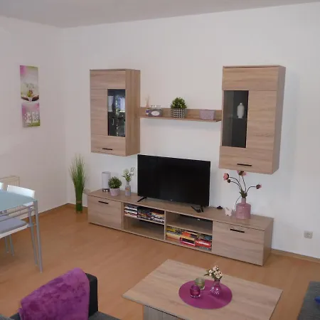 Grosse Monteurwohnung, Fewo Ruby, Limbach-Oberfrohna Apartman *