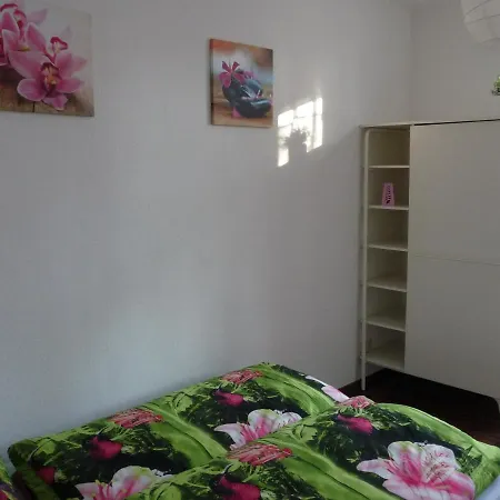 Grosse Monteurwohnung, Fewo Ruby, Limbach-Oberfrohna Apartman Limabach - Oberfrohna